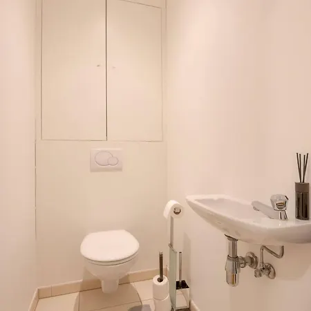 Beautiful In The Centre For 6 Apartment *