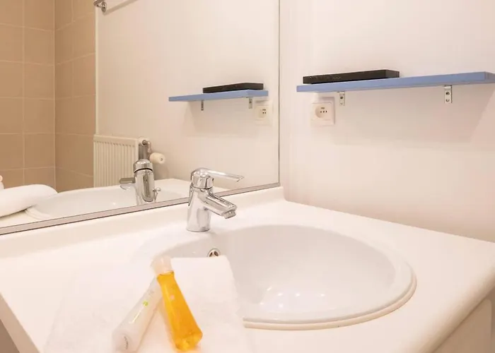 Beautiful In The Centre For 6