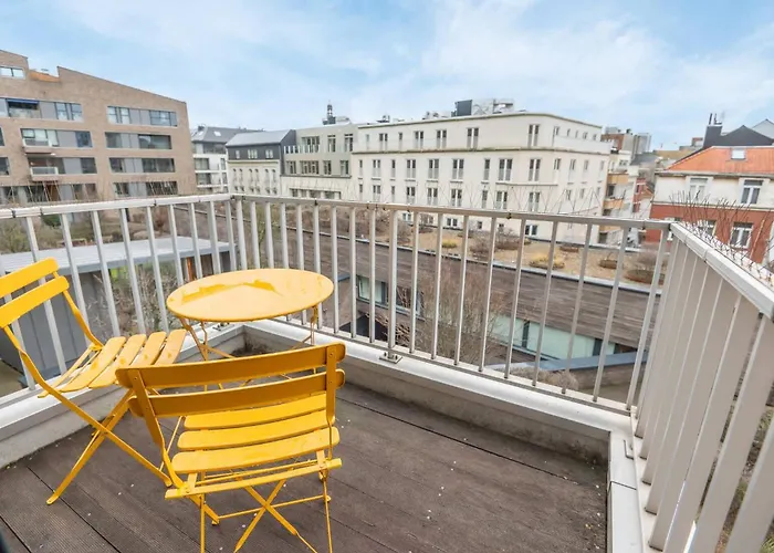 Beautiful In The Centre For 6 *