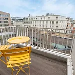 Beautiful In The Centre For 6 *