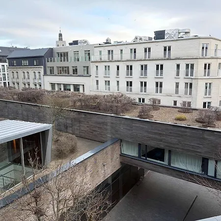 Beautiful In The Centre For 6